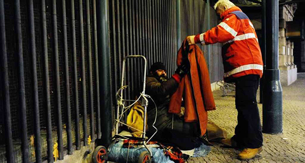 img1024-700_dettaglio2_poveri