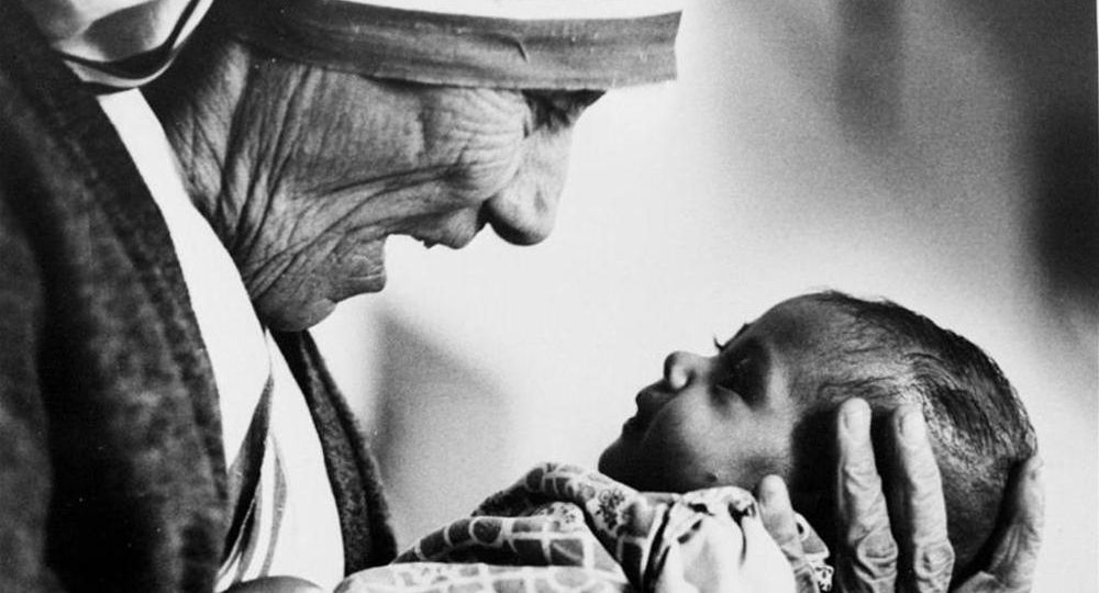 madre_teresa_ap-kwAF-U10903230333093nC-1024x576@LaStampa.it