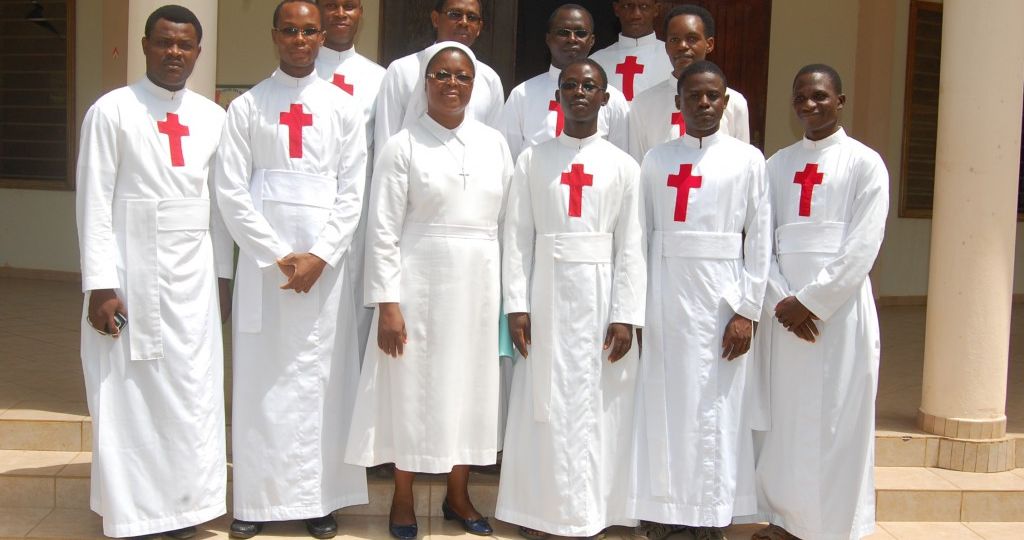 I dieci futuri sacerdoti con la predicatrice dopo il  ritiro spirituale annuele