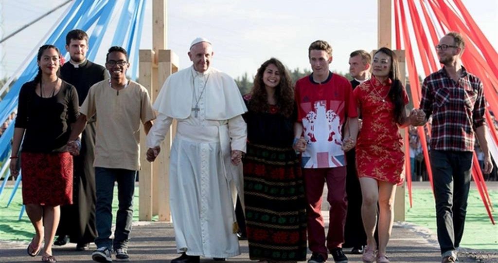 Papa-e-giovani-Polonia