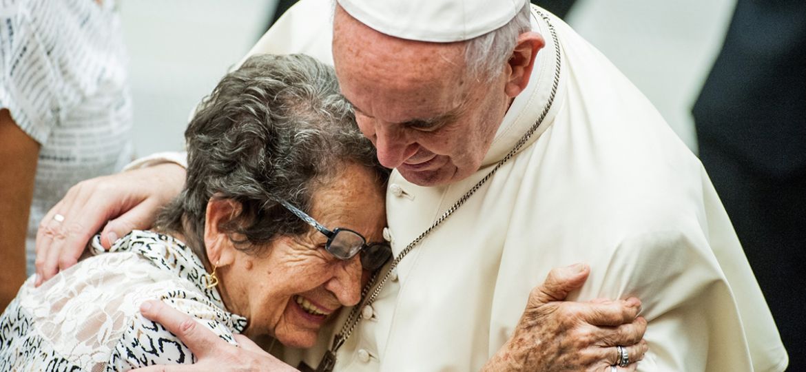 web3-pope-francis-elderly-woman