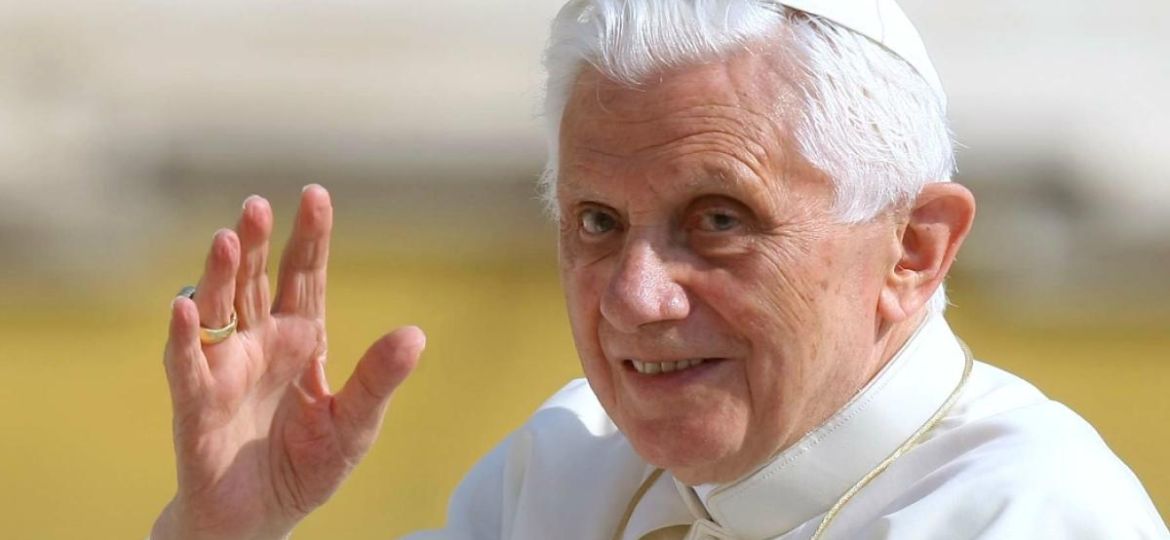 ratzinger-Benedetto-XVI-1672218707854.jpg-il_papa_chiede_preghiere_per_benedetto_xvi___e_molto_malato_